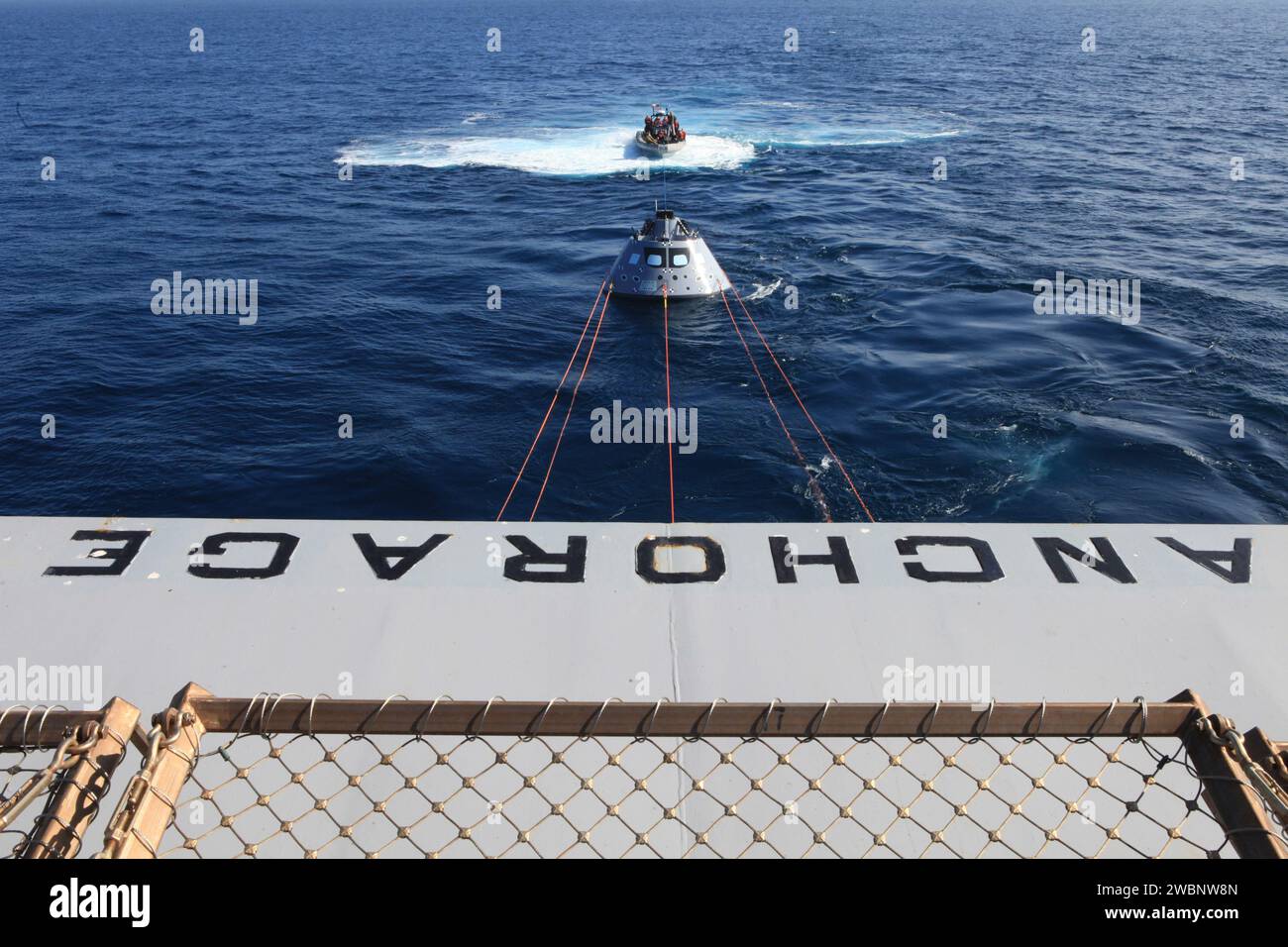 Au large de l’arrière de l’USS Anchorage le 18 janvier 2018, l’article d’essai Orion est tiré