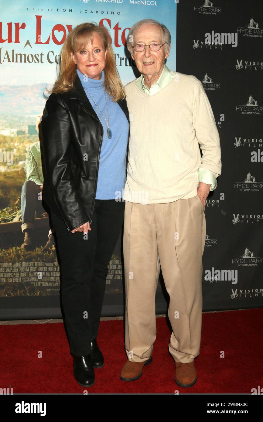 Projection spéciale de notre histoire d'amour presque complètement vraie au Laemmle Town Center 5 Theaters le 8 décembre 2023 à Encino, CA avec : Catrina Kopell, Bernie Kopell où : Encino, Californie, États-Unis quand : 08 décembre 2023 crédit : Nicky Nelson/WENN Banque D'Images