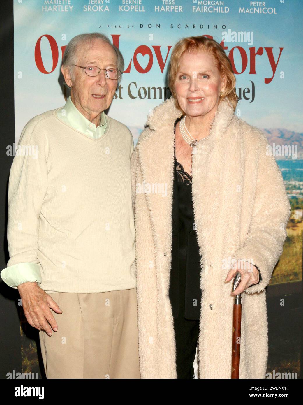 Projection spéciale de notre histoire d'amour presque complètement vraie au Laemmle Town Center 5 Theaters le 8 décembre 2023 à Encino, CA avec : Bernie Kopell, Mariette Hartley où : Encino, Californie, États-Unis quand : 09 décembre 2023 crédit : Nicky Nelson/WENN Banque D'Images