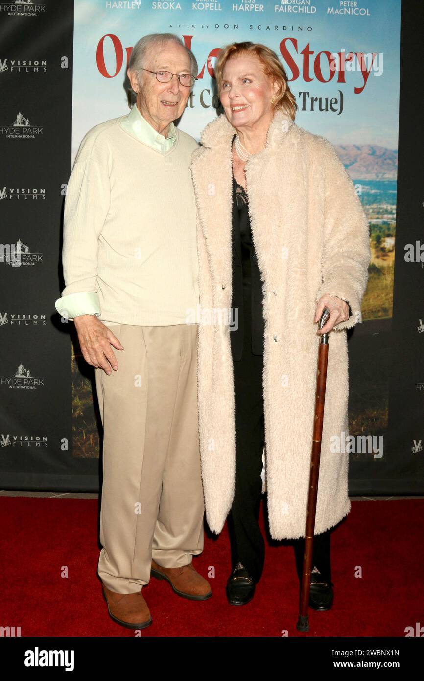 Projection spéciale de notre histoire d'amour presque complètement vraie au Laemmle Town Center 5 Theaters le 8 décembre 2023 à Encino, CA avec : Bernie Kopell, Mariette Hartley où : Encino, Californie, États-Unis quand : 09 décembre 2023 crédit : Nicky Nelson/WENN Banque D'Images