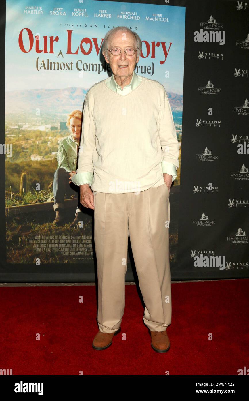 Projection spéciale de notre histoire d'amour presque complètement vraie au Laemmle Town Center 5 Theaters le 8 décembre 2023 à Encino, CA avec : Bernie Kopell où : Encino, Californie, États-Unis quand : 09 décembre 2023 crédit : Nicky Nelson/WENN Banque D'Images