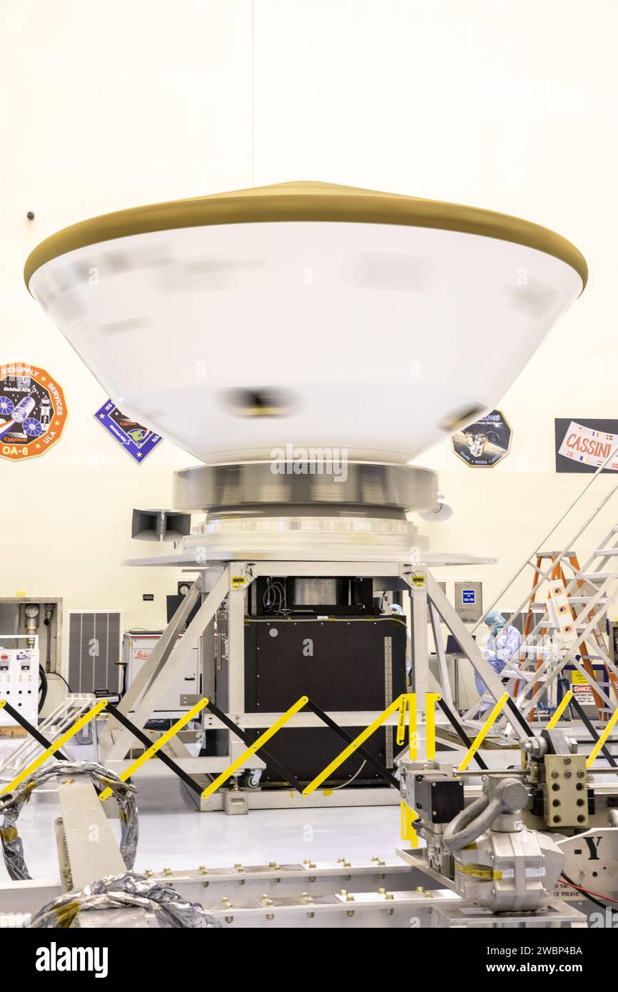 Le mars 2020 rover Aeroshell a subi des tests de centre de gravité et d'inertie sur une table tournante à l'installation d'entretien des charges dangereuses utiles du Kennedy Space Center. Le rover, équipé de sept instruments scientifiques, doit se lancer sur une fusée ULA Atlas V 541 vers mars. Banque D'Images