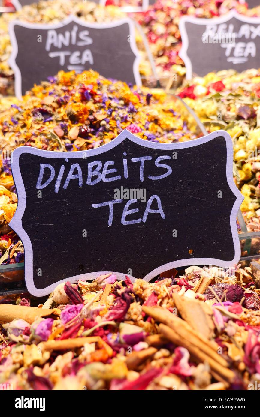 Tisane du bazar aux épices, thé traditionnel à Istanbul, Banque D'Images