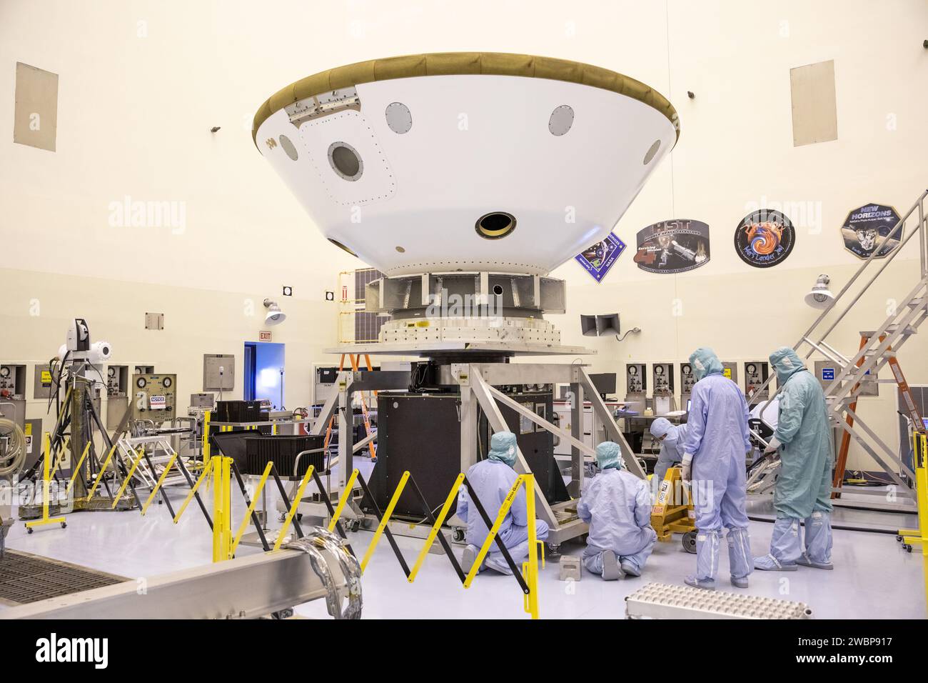 Les ingénieurs ont testé le mars 2020 rover Aeroshell pour le centre de gravité et les moments d'inertie à l'aide d'une table tournante à l'installation d'entretien des charges dangereuses utiles du Centre spatial Kennedy de la NASA le 15 janvier 2020. Le rover, transportant sept instruments scientifiques, doit être lancé sur une fusée Atlas V 541 de l'United Launch Alliance et atterrir sur mars le 18 février 2021. Banque D'Images