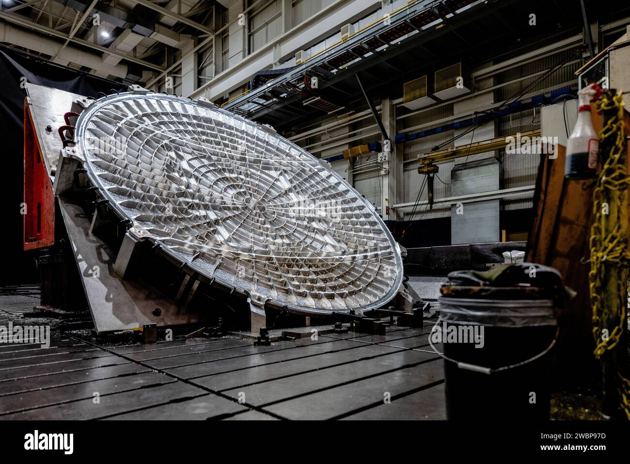 L'usinage du tunnel, de la cloison arrière et du canon du réservoir sous pression Artemis III Orion a lieu chez Ingersoll machine Tool, Inc. À Rockford, Illinois, le 28 septembre 2020. Banque D'Images