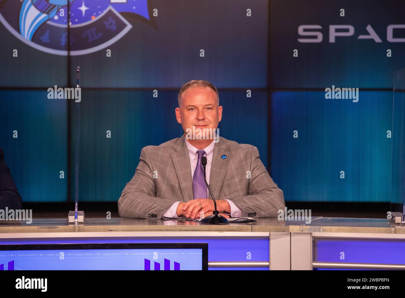 Norm Knight, directeur adjoint, Direction des opérations aériennes, Johnson Space Center, répond à des questions lors d’une conférence de presse virtuelle prélancement le 13 novembre 2020, à l’intérieur de l’auditorium Press site du Kennedy Space Center de la NASA en Floride avant le lancement de SpaceX Crew-1 de l’agence. Crew-1 est la première mission régulière d’équipage d’un vaisseau spatial commercial américain avec des astronautes à la Station spatiale internationale dans le cadre du programme commercial Crew de la NASA. La capsule SpaceX Crew Dragon Resilience sera lancée au sommet de la fusée Falcon 9 de la société, du Launch Complex 39a à la station spatiale, pour une période de six mois Banque D'Images