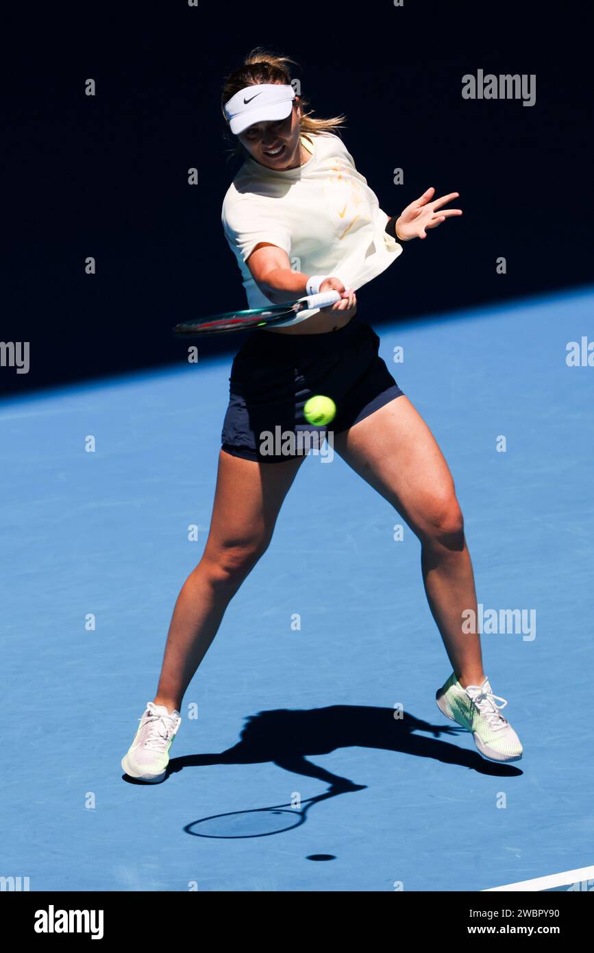 Melbourne, Victoria, Australie. 12 janvier 2024. MELBOURNE, AUSTRALIE - 12 JANVIER : Paula Badosa d'Espagne s'entraîne avec Aryna Sabalenka de Biélorussie avant l'Open d'Australie 2024 à Melbourne Park le 12 janvier 2024 à Melbourne, Australie. (Image de crédit : © Chris Putnam/ZUMA Press Wire) USAGE ÉDITORIAL SEULEMENT! Non destiné à UN USAGE commercial ! Banque D'Images