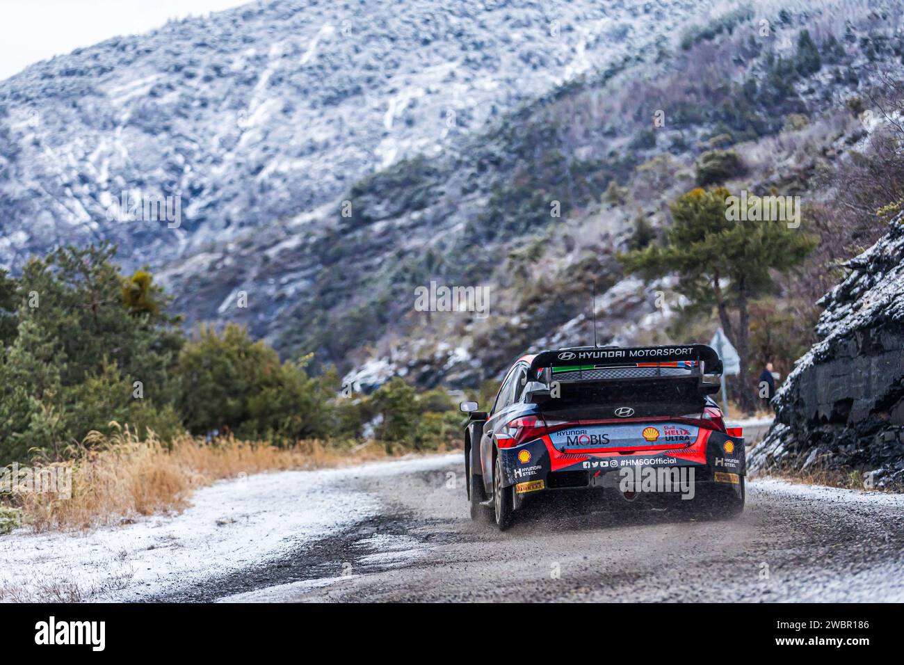 Thierry NEUVILLE (bel), HYUNDAI I20 N Rally1 Hybrid, WRC, action lors des essais précédant le Championnat du monde des voitures de rallye WRC 2024, Rallye Monte Carlo le 10 2024 janvier au Col des Garnets, Bréziers, France - photo Bastien Roux/DPPI crédit : DPPI Media/Alamy Live News Banque D'Images