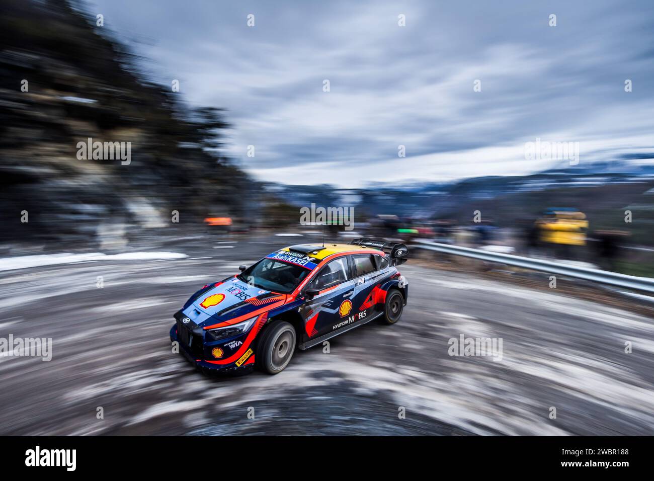 Thierry NEUVILLE (bel), HYUNDAI I20 N Rally1 Hybrid, WRC, action lors des essais précédant le Championnat du monde des voitures de rallye WRC 2024, Rallye Monte Carlo le 10 2024 janvier au Col des Garnets, Bréziers, France - photo Bastien Roux/DPPI crédit : DPPI Media/Alamy Live News Banque D'Images