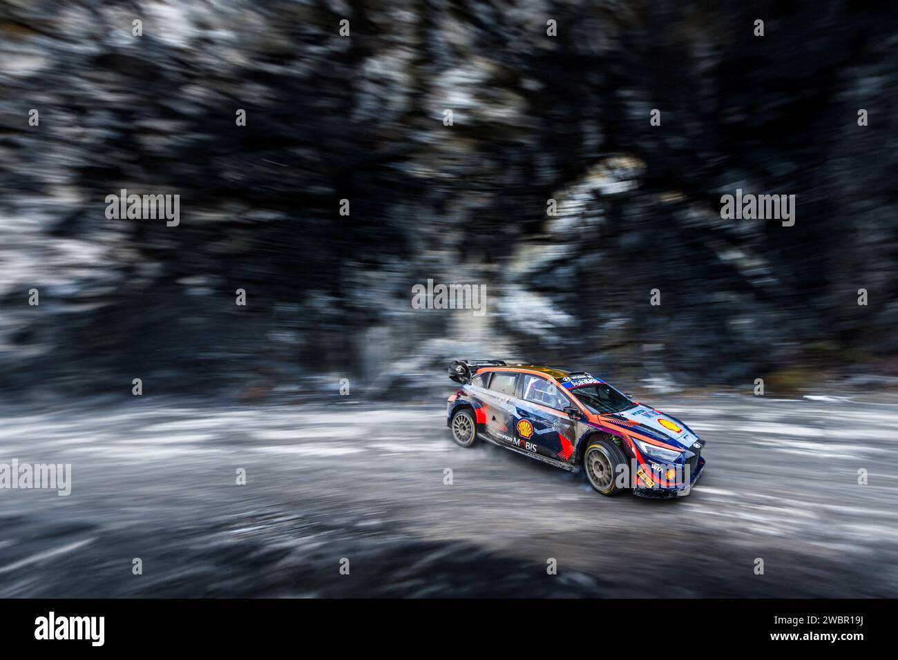 Thierry NEUVILLE (bel), HYUNDAI I20 N Rally1 Hybrid, WRC, action lors des essais précédant le Championnat du monde des voitures de rallye WRC 2024, Rallye Monte Carlo le 10 2024 janvier au Col des Garnets, Bréziers, France - photo Bastien Roux/DPPI crédit : DPPI Media/Alamy Live News Banque D'Images