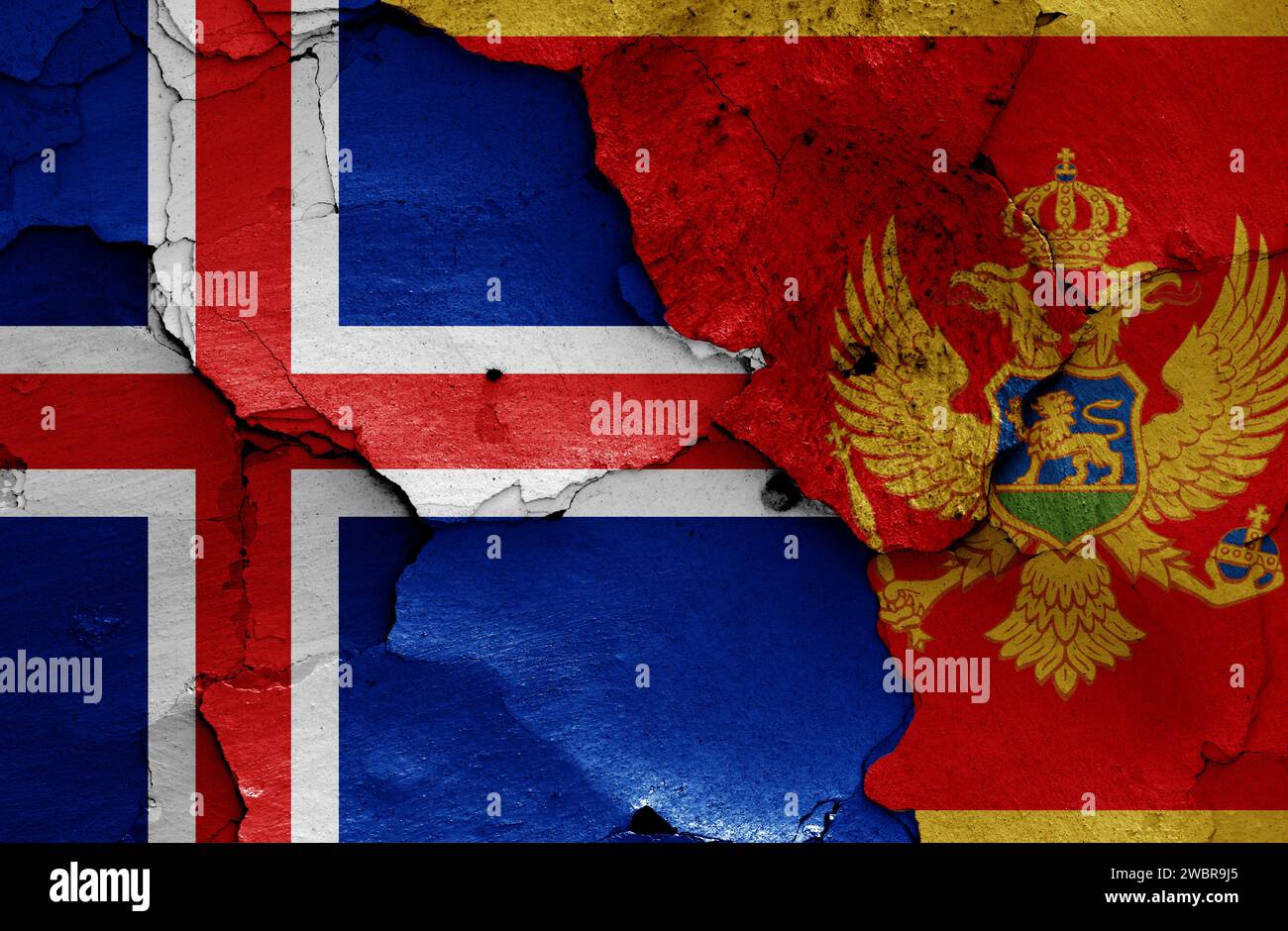 Drapeaux de l'Islande et du Monténégro peints sur un mur fissuré Banque D'Images
