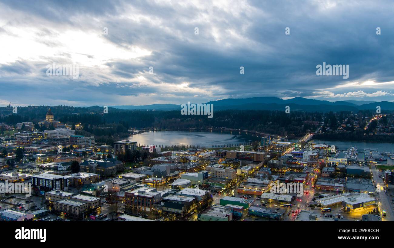 Olympia, Washington au coucher du soleil en décembre Banque D'Images