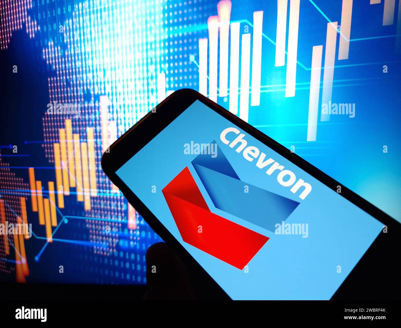 KONSKIE, Pologne - 03 janvier 2024 : logo de la société Chevron Corporation affiché sur l'écran du téléphone portable Banque D'Images