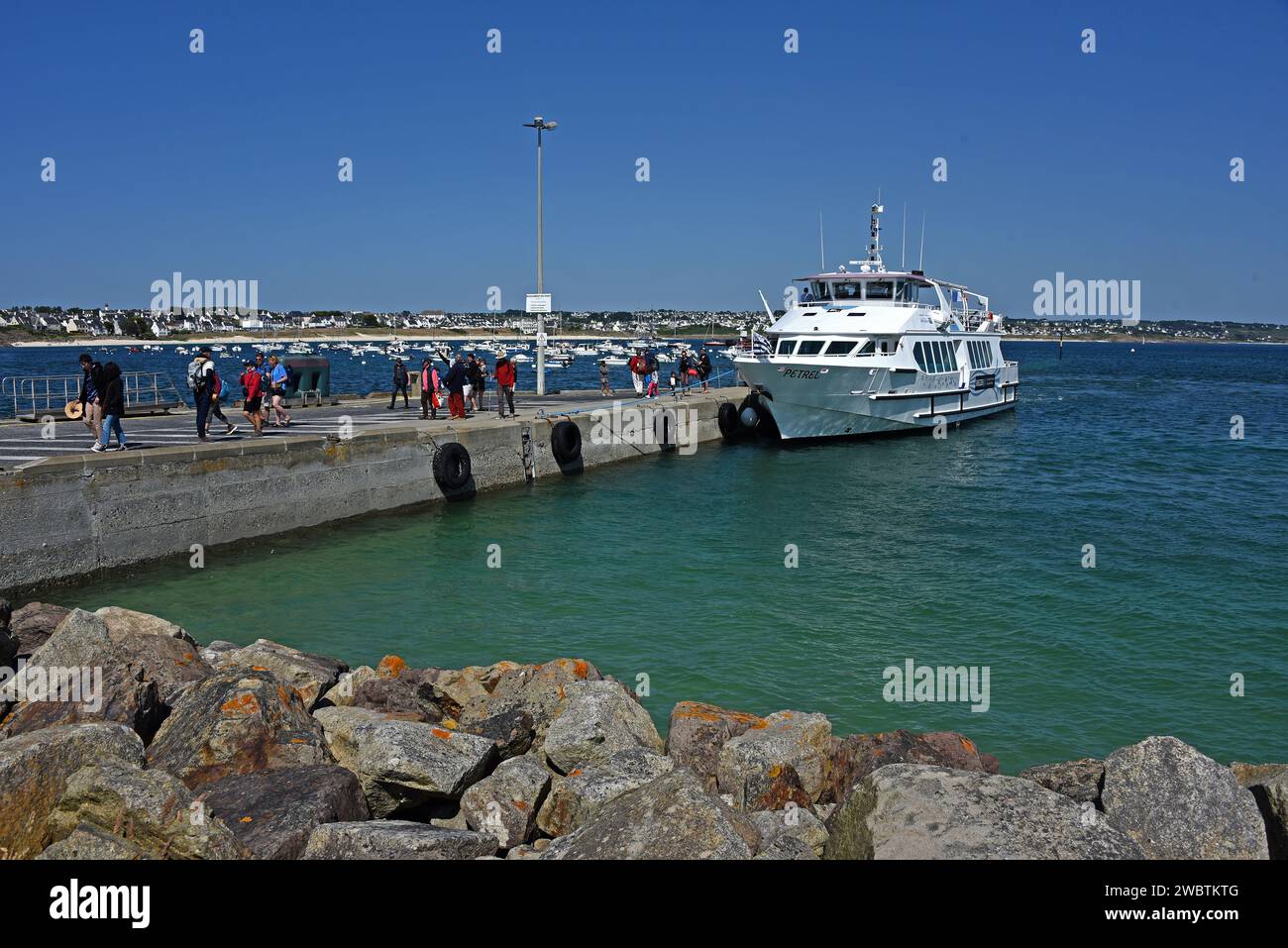 Embarquement vers Petrel ferry pour Ile de sein, Sainte-Evette, Audierne-Esquibien, Finistère, Bretagne, France, Europe Banque D'Images