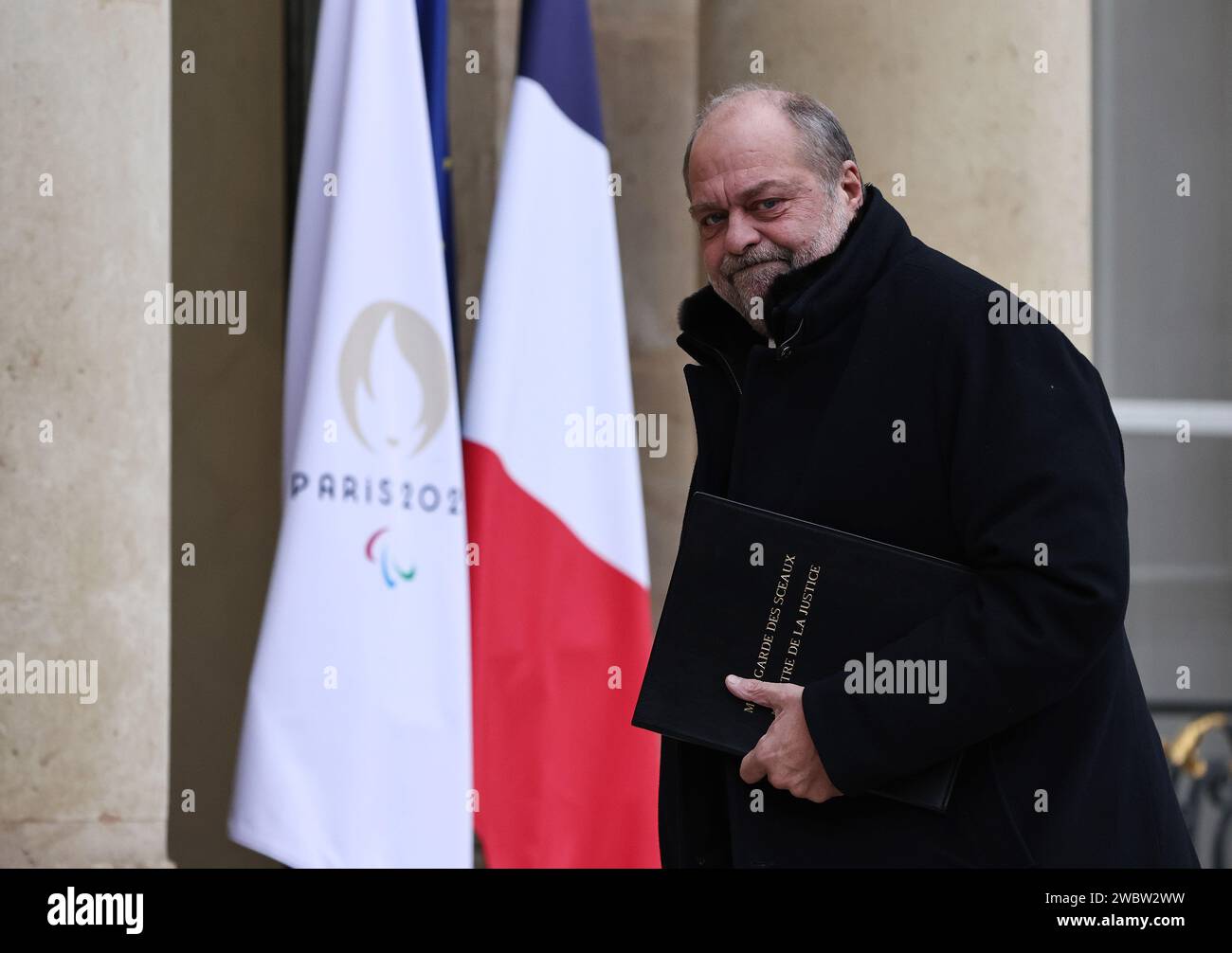 Paris, France. 12 janvier 2024. Le ministre français de la Justice et gardien des Sceaux Eric Dupond-Moretti arrive pour la réunion hebdomadaire du cabinet au Palais présidentiel de l'Elysée à Paris, France, le 12 janvier 2024. Le président français Emmanuel Macron a nommé jeudi une liste de ministres dans le nouveau gouvernement sur la base de la proposition du nouveau Premier ministre Gabriel Attal. Crédit : Gao Jing/Xinhua/Alamy Live News Banque D'Images