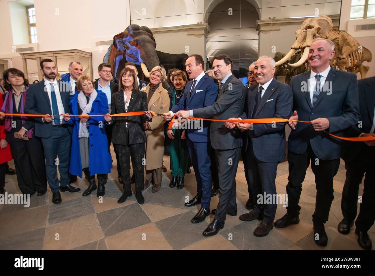 Italie Piémont Turin le Musée régional des Sciences naturelles - le président de la région du Piémont Alberto Cirio et les autorités de la ville à la coupe du ruban à l'inauguration de la réouverture du musée après 10 ans de fermeture crédit : Realy Easy Star / Alamy Live News Banque D'Images