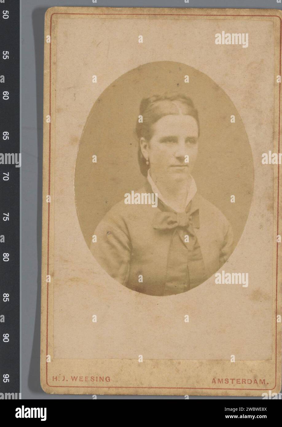 Portrait d'une femme inconnue, Hermanus Jodocus Weesing, 1880 - 1900 Photographie. Carte visite Amsterdam papier. Carton albumen print personnes historiques - BB - femme Banque D'Images