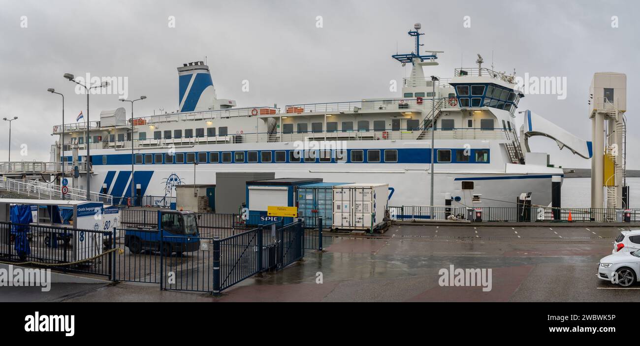 Harlingen, pays-Bas, 06.01.2024, service de ferry de Harlingen aux îles de Terschelling et Vlieland Banque D'Images