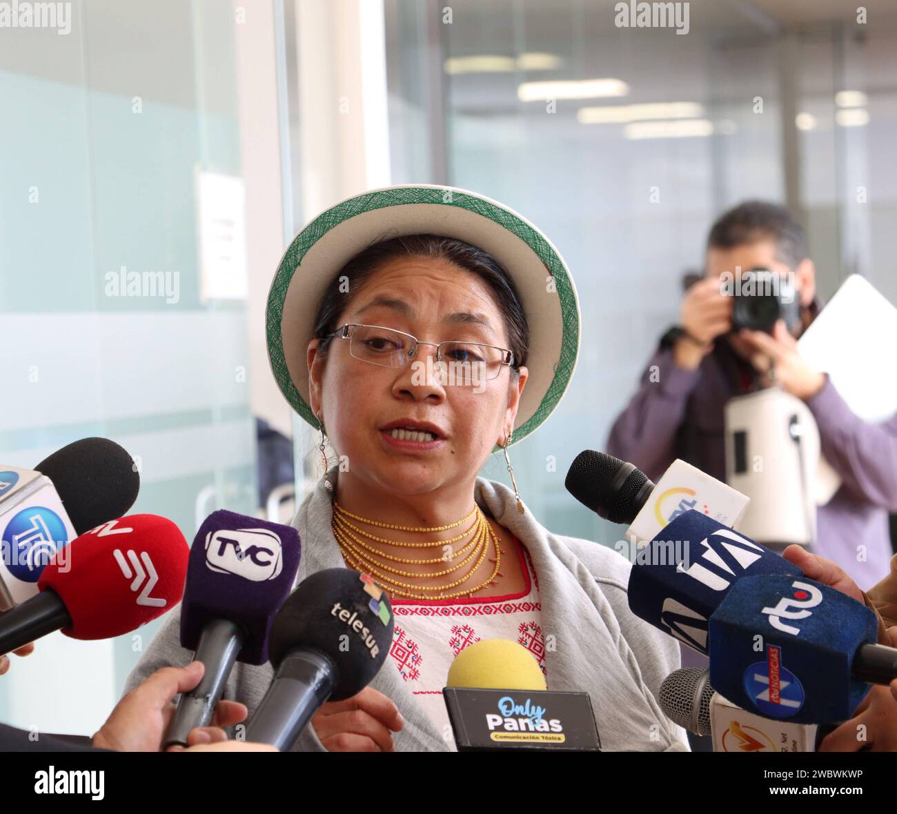 ASAMBLEISTAS-INCRÉMENTO-IVA Quito, viernes 12 de enero del 2024 Asambleistas hablan sobre la propuesta de ley urgente, enviada por el Presidente Daniel Noboa, que se refiere al incrémento del IVA del 12% al 15%.en el edificio Legislativo. Mariana Yumbay Fotos Rolando Enriquez/API Quito Pichincha Ecuador POL-ASAMBLEISTAS-INCREMENTO-IVA-43c93320e2539680261284d4f092132c *** ASAMBLEISTAS INCREMENTO IVA QUITO, vendredi 12 15 janvier 2024 les députés parlent de la proposition de loi urgente, envoyée par le Président Daniel Noboa, qui se réfère à l'augmentation de la TVA 12 Banque D'Images