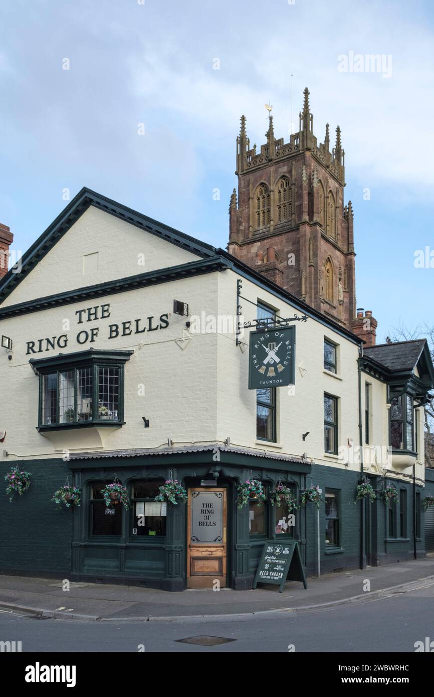 Autour de Taunton County Town of somerset UK, le ring of Bells pub Banque D'Images