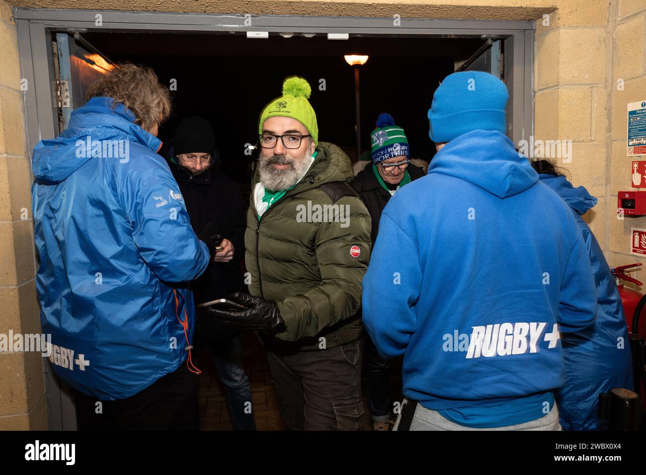 Newcastle, Royaume-Uni. 12 janvier 2024. Un fan de Benetton arrive à Kingston Park pour le match de la European Rugby Challenge Cup entre Newcastle Falcons et Benetton Rugby à Kingston Park, Newcastle, le vendredi 12 janvier 2024. (Photo : Chris Lishman | MI News) crédit : MI News & Sport / Alamy Live News Banque D'Images