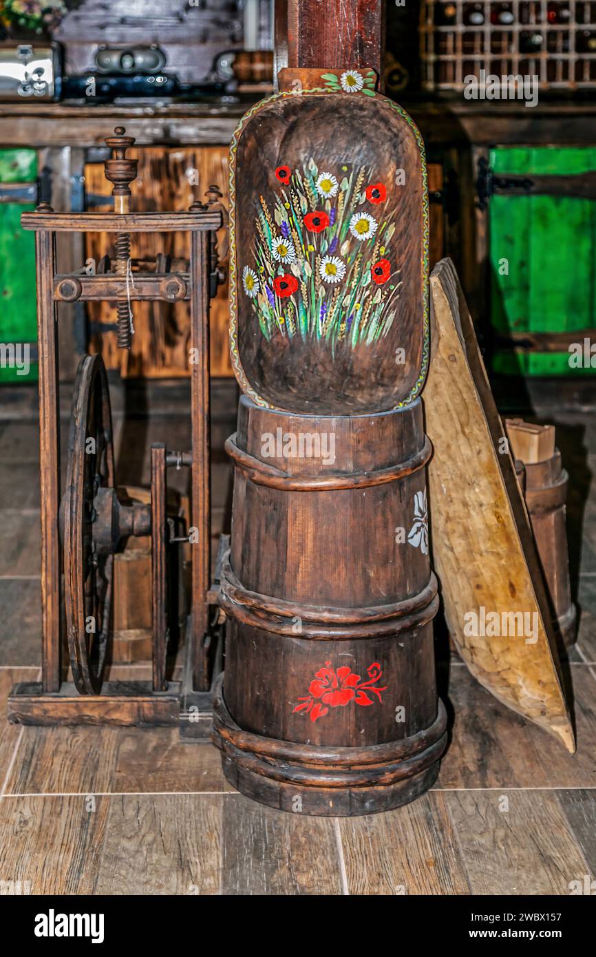 MURIGHIOL, ROUMANIE - 20 JUILLET 2020 : belles décorations typiques de l'ethnie Lipovan en Roumanie. Région du delta du Danube. Banque D'Images