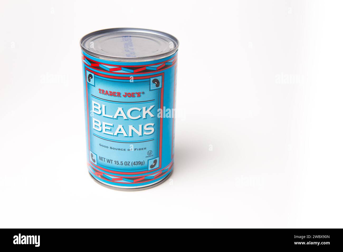 Trader Joes peut de haricots noirs sur fond blanc Banque D'Images
