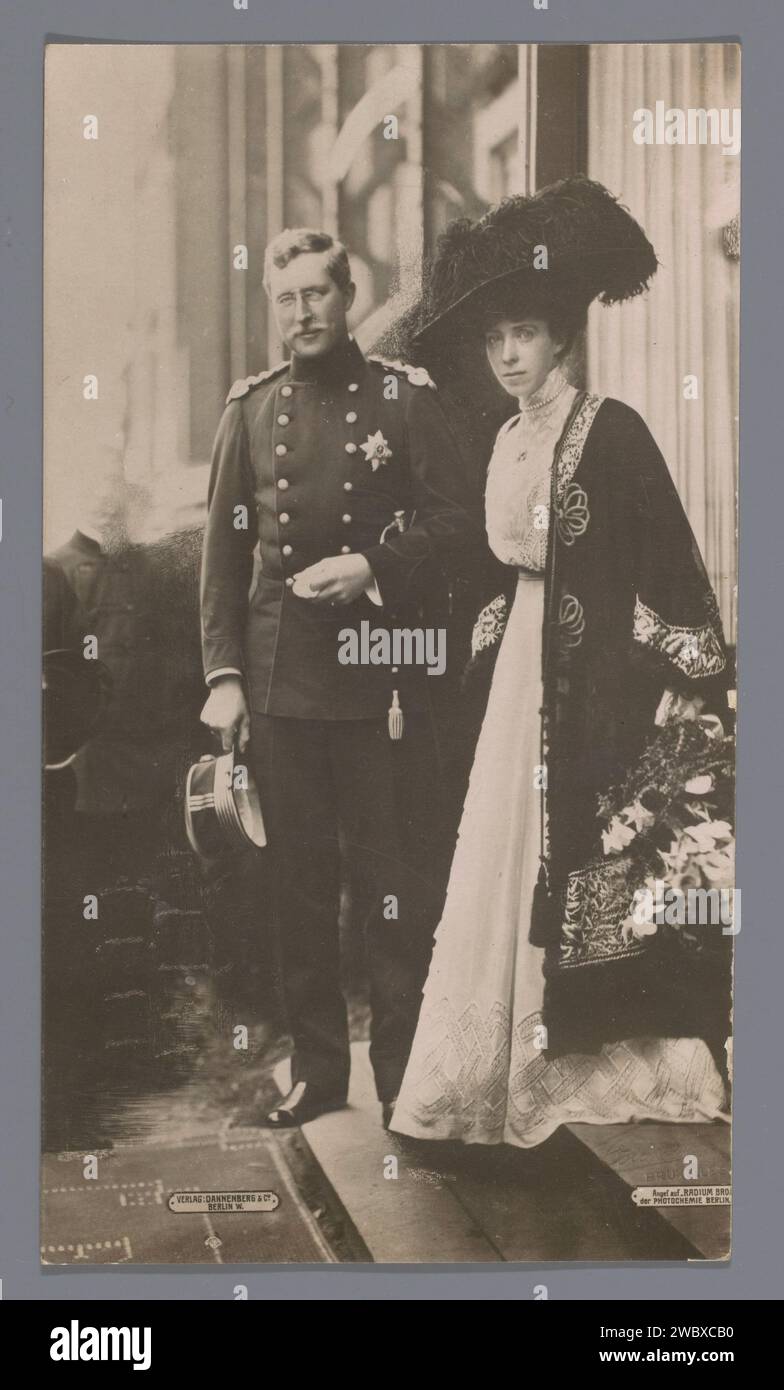 Portrait du roi Albert Ier et de la reine Elisabeth de Belgique, Benjamin Couprie, photographie de 1912 Brusselspublisher : papier baryte de Berlin. reine imprimée argentée gélatine en carton. roi. Personnages historiques Bruxelles Banque D'Images