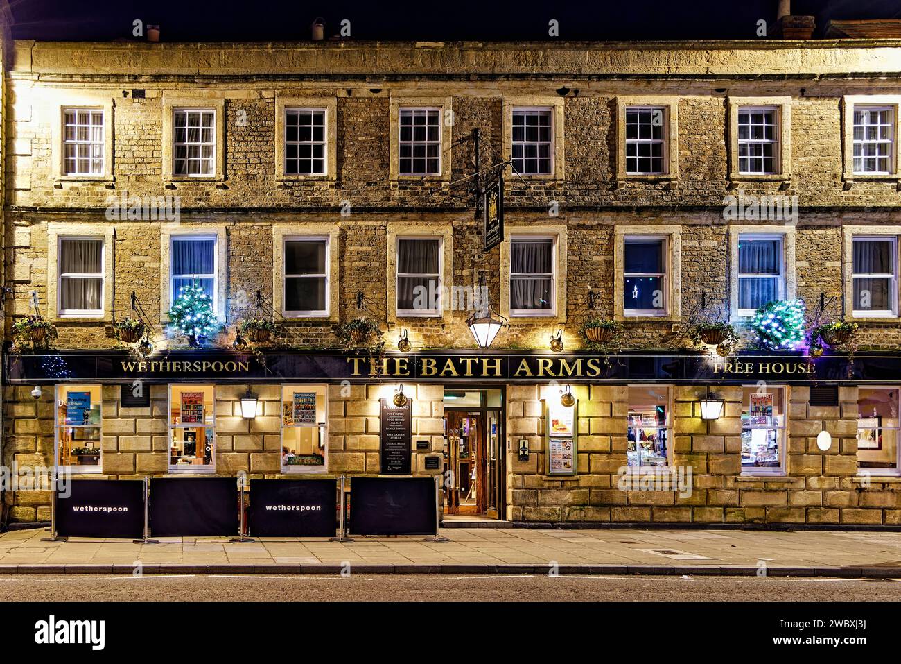 Warminster, Wiltshire, Royaume-Uni - décembre 29 2022 : The Bath Arms Pub - J D Wetherspoon, Market place, Warminster, Wiltshire, Royaume-Uni. Banque D'Images