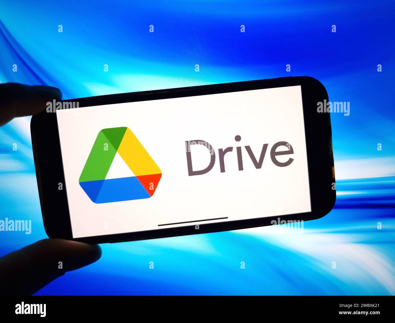 KONSKIE, Pologne - 12 janvier 2024 : logo Google Drive affiché sur l'écran du téléphone mobile Banque D'Images