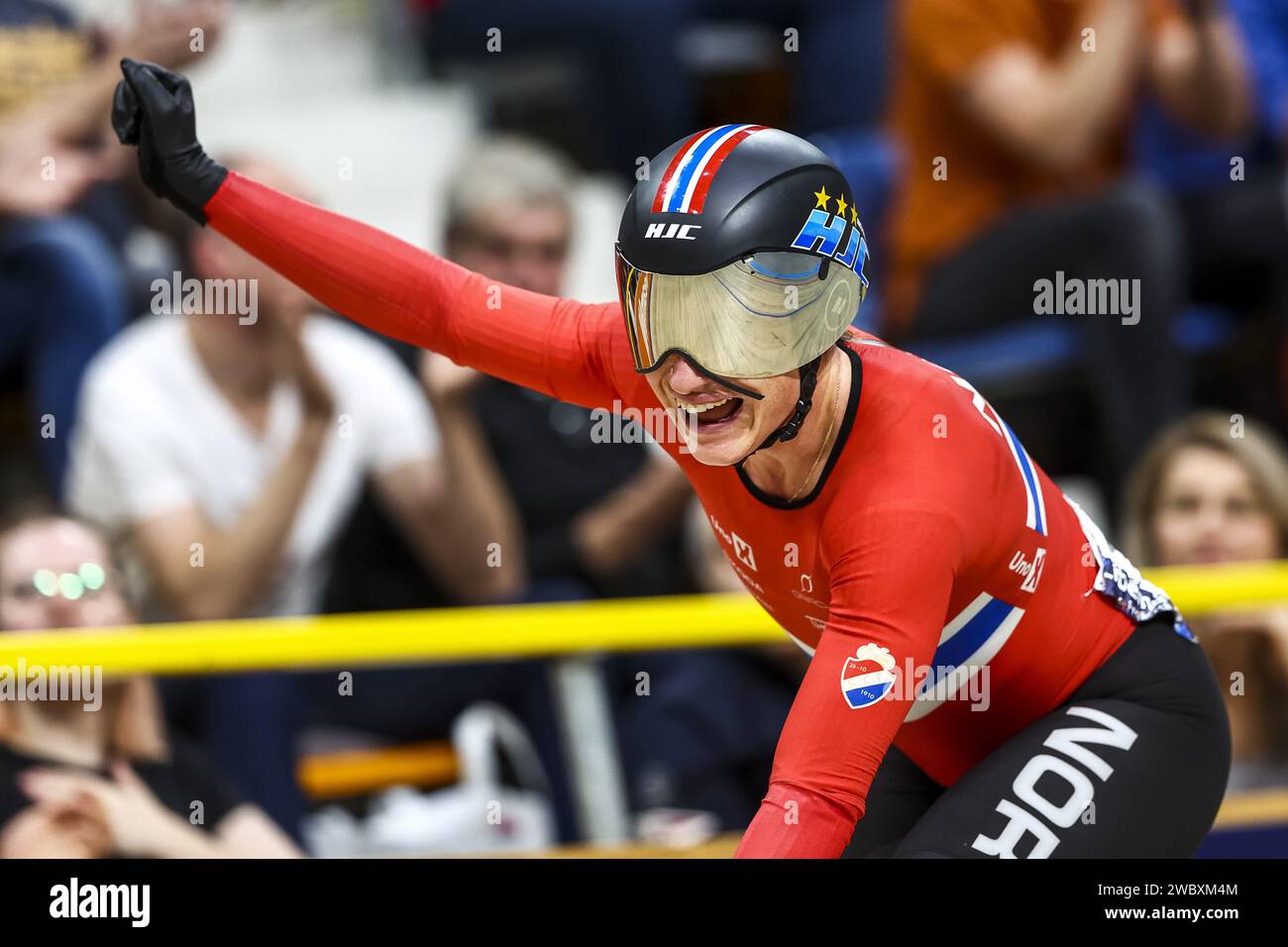 APELDOORN - Anita Yvonne Stenberg (NOR) se réjouit après avoir remporté l'Omnium féminin lors de la troisième journée des Championnats d'Europe de cyclisme sur piste dans l'Omnisportcentrum d'Apeldoorn. ANP VINCENT JANNINK crédit : ANP/Alamy Live News Banque D'Images