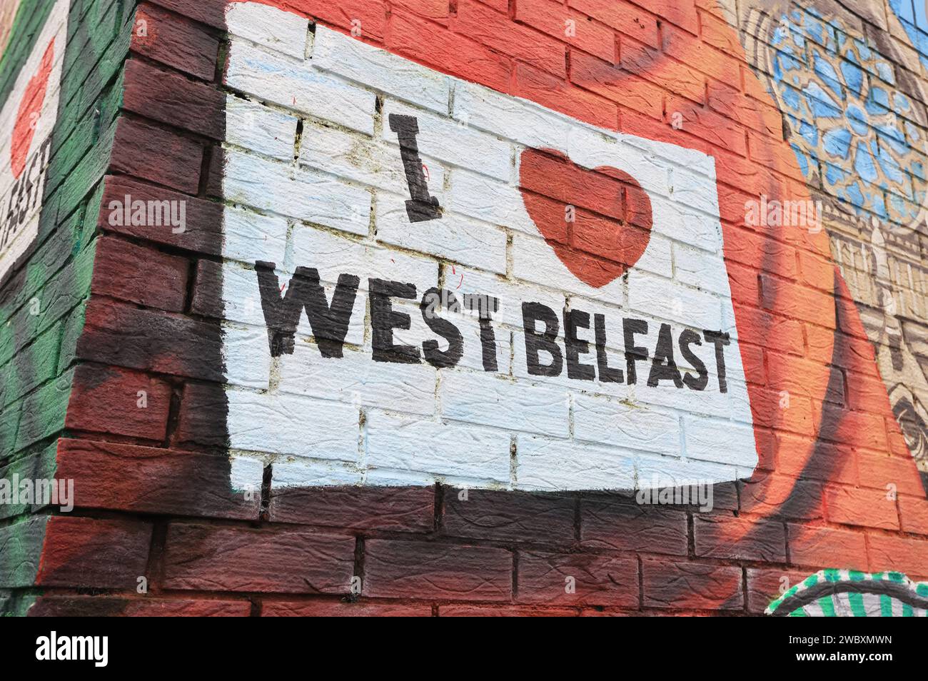 La région de Falls Road, dans l'ouest de Belfast, a été rendue célèbre comme une zone nationaliste et républicaine pour la communauté catholique pendant les 30 ans de Tro sectaire Banque D'Images