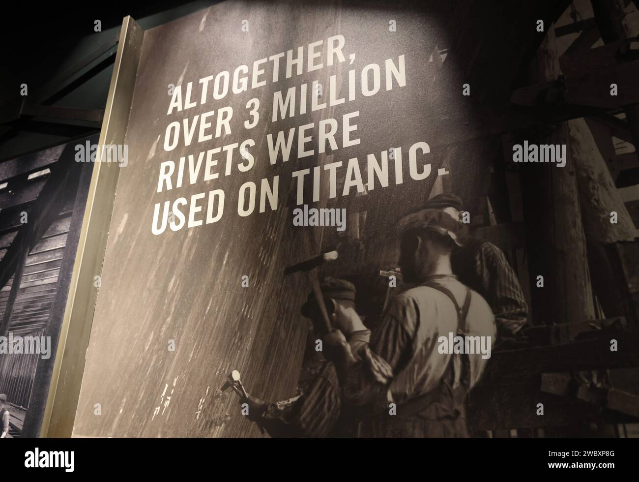 Titanic Belfast, une attraction touristique de premier plan qui raconte l'histoire du RMS Titanic depuis ses débuts jusqu'à sa fin tragique en 1912, au Royaume-Uni Banque D'Images