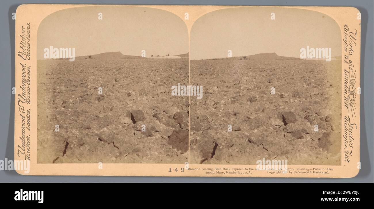 Vue d'un champ de diamants près de Kimberley, Afrique du Sud, Anonymous, 1901 Stereography Kimberleypublisher : New York (ville) (peut-être) carton. papier albumine structures de surface d'impression et environs d'une mine. Pierres précieuses et semi-précieuses : Diamond Kimberley Banque D'Images