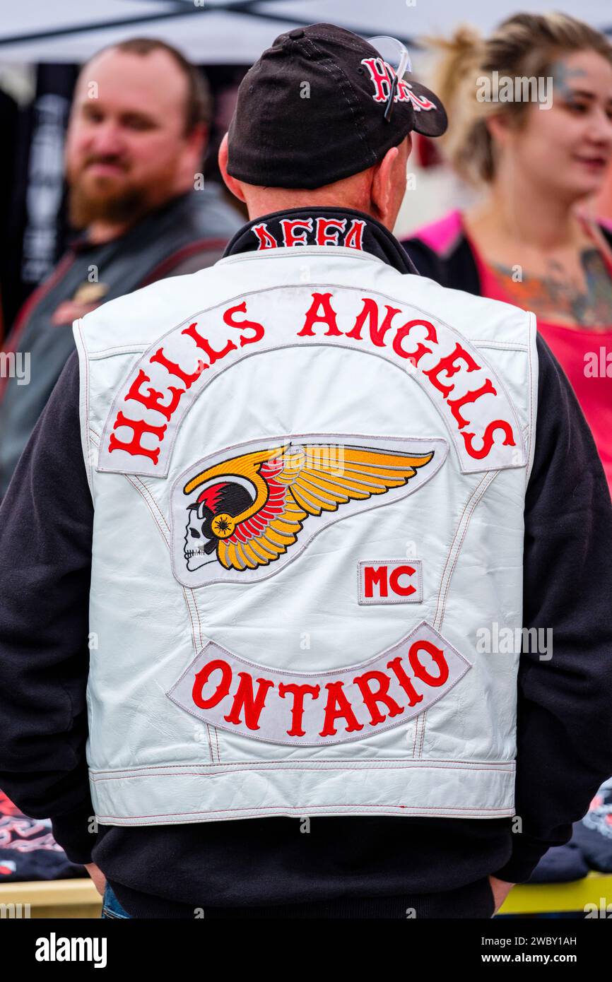 Dos d'une veste en cuir de motard membre du club de moto Hells Angels de l'Ontario (HAMC) avec badge, gang de motards, Port Dover, Ontario, Canada Banque D'Images