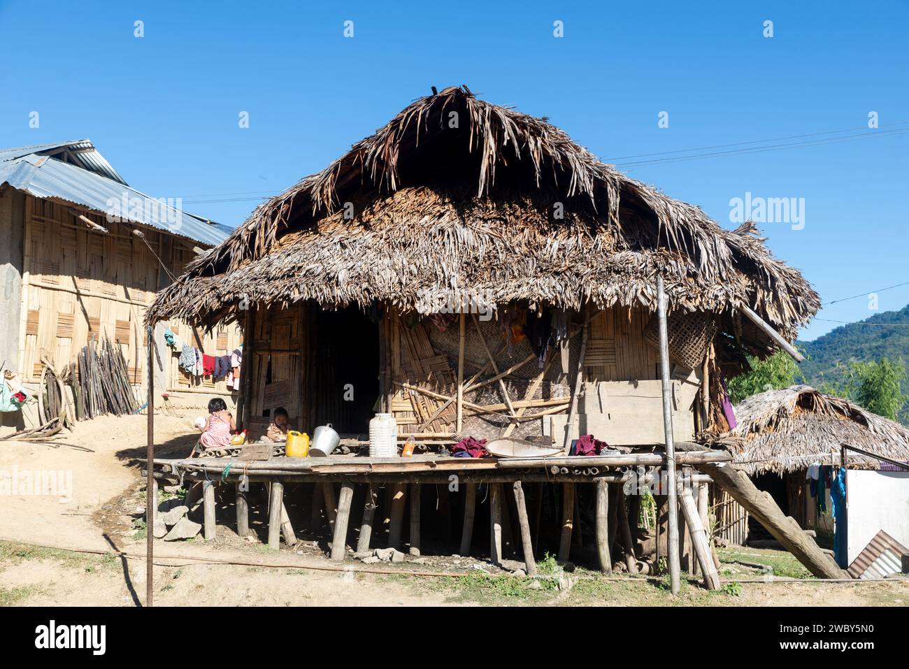 Cabane traditionnelle en bambou dans Lazu Village, Arunachal Pradesh, Inde Banque D'Images