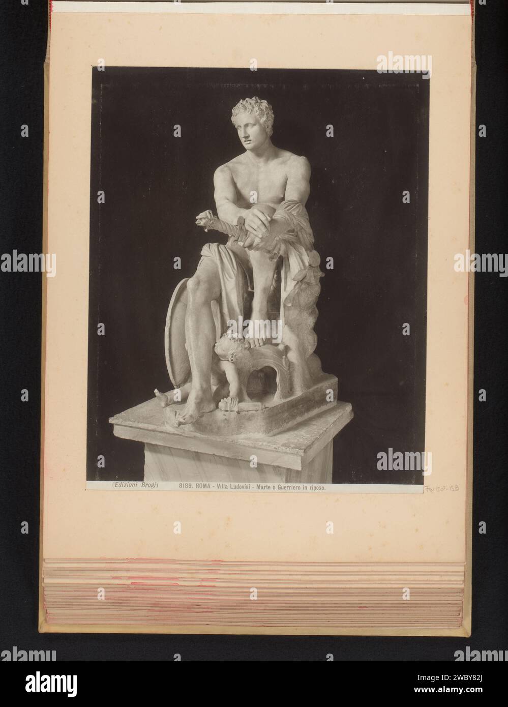 Sculptuur Van de Ares Ludovisi in de Villa Boncompagni Ludovisi te Rome, édition Brogi, c. 1875 - en 1907 ou avant photographie partie de l'album photo avec des enregistrements de sites et d'œuvres d'art en Italie. Villa Boncompagni Ludovisi support photographique sculpture d'impression argentique gélatine. (Histoire de) Mars (Ares). (Histoire de) Cupidon, Amor (Eros) Banque D'Images