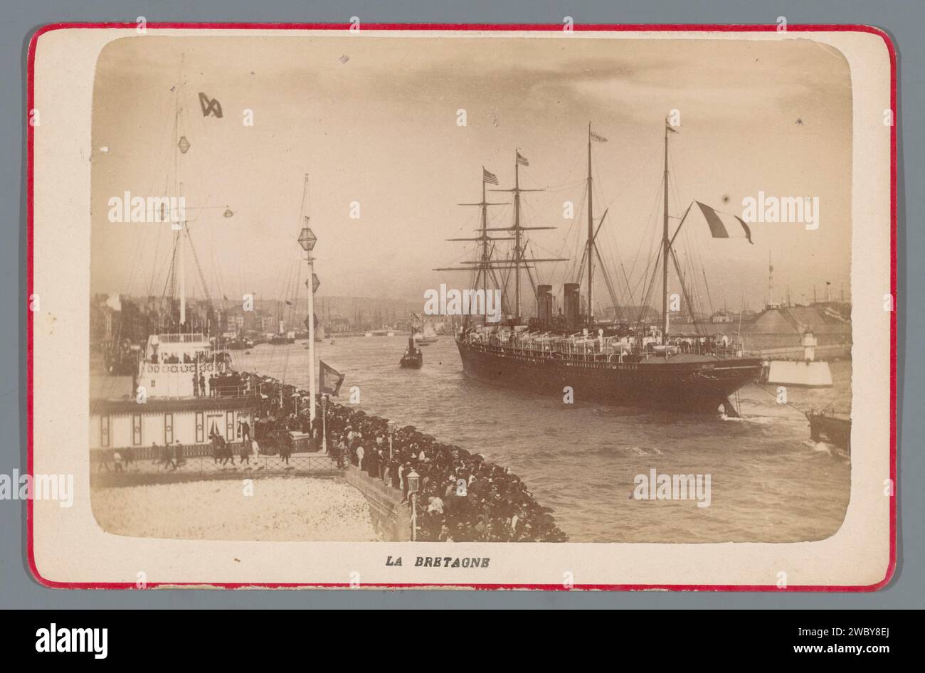 Départ du SS la Bretagne au Havre, anonyme, photographie de 1893. Photographie de cabinet le Havre carton. navires de tirage photo à l'albumine de support (en général). Port le Havre Banque D'Images