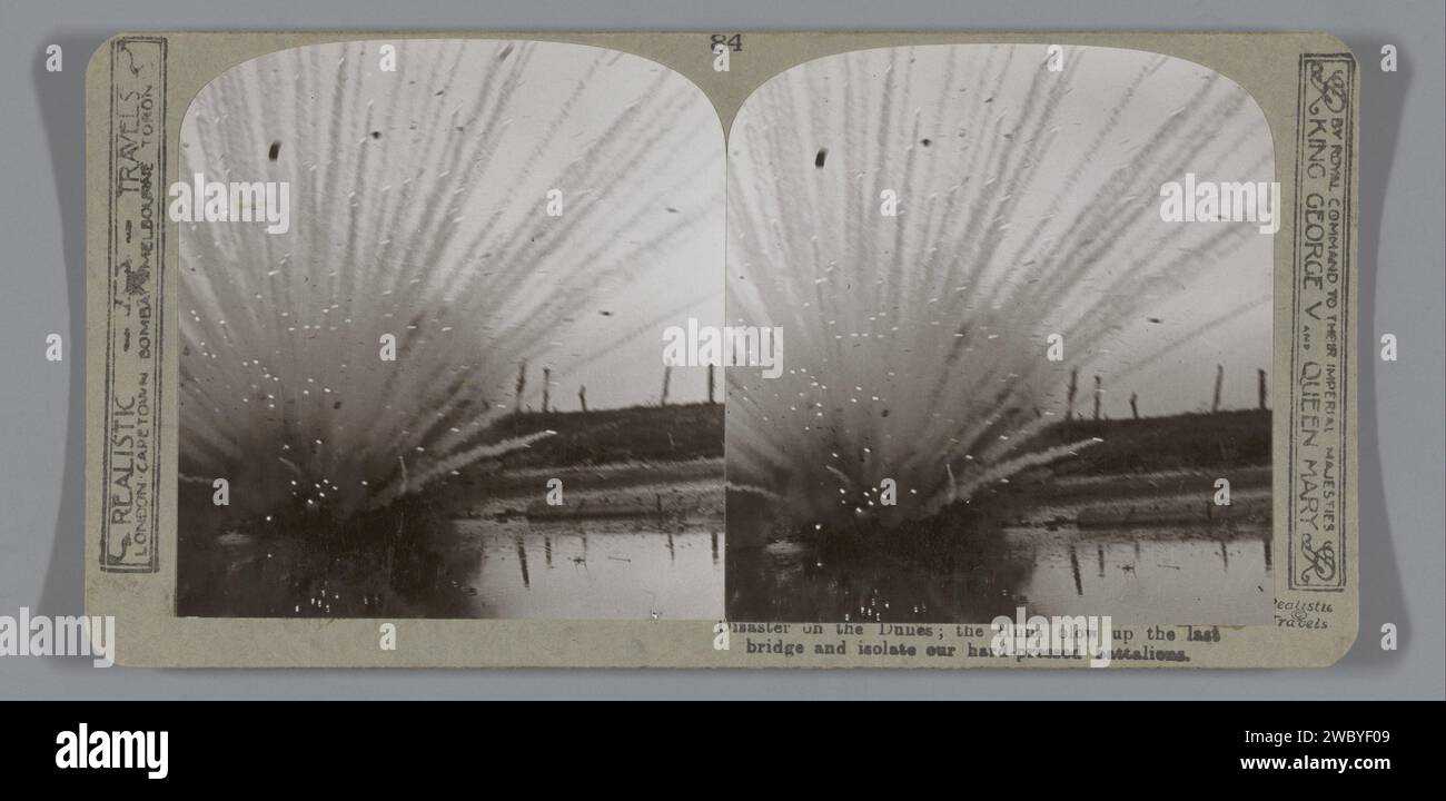 Catastrophe sur les Dunes les Huns font sauter le dernier pont et isolent nos bataillons durement éprouvés, Voyages réalistes, 1914 - 1918 carton stéréographique. support photographique projectiles d'impression argentique, explosifs, etc Banque D'Images