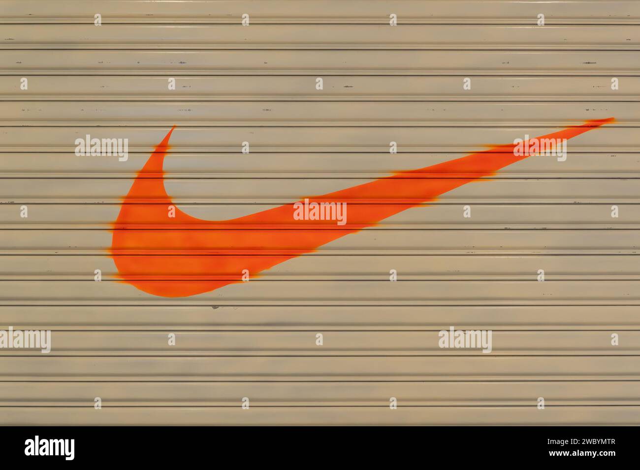 ZHONGSHAN GUANGDONG Chine-décembre 18 2023 : grand logo Nike dans un centre commercial à composition horizontale. Banque D'Images