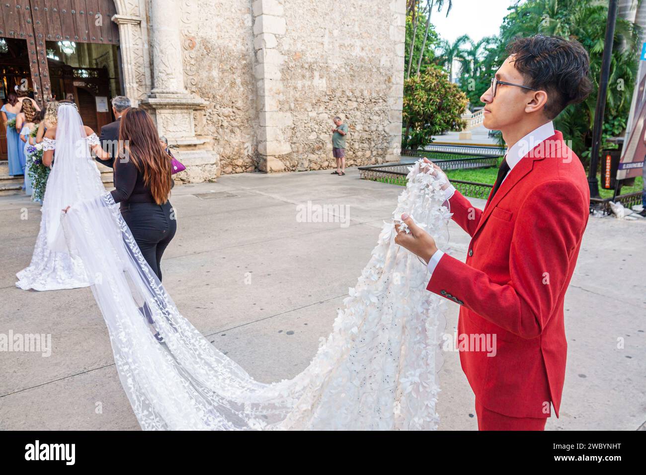 Merida Mexique, centro historico quartier historique central, invités à la cérémonie de mariage préposés, invités à la cérémonie de mariage préposés, hommes mariés hommes, woma Banque D'Images