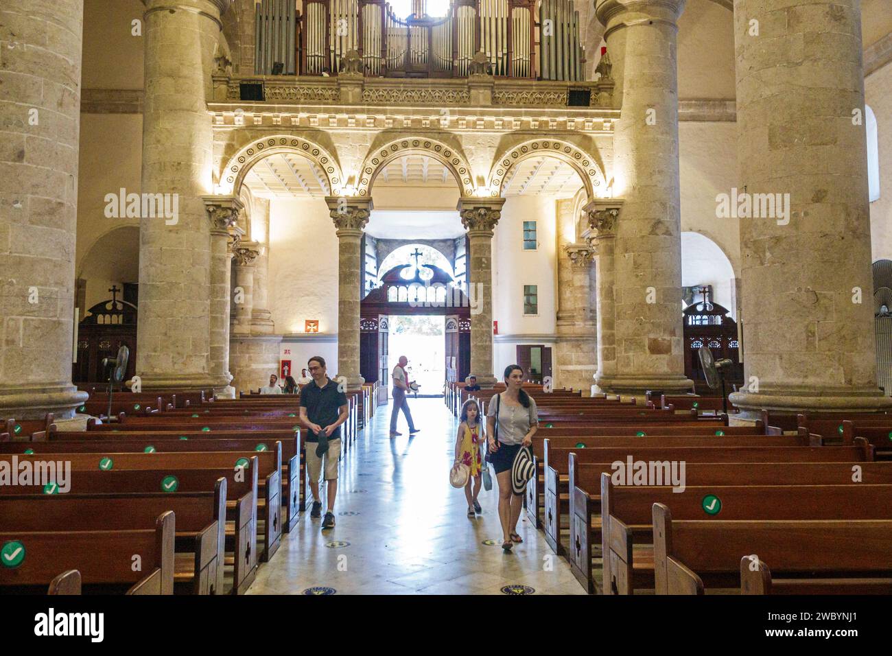 Merida Mexique,centro historico quartier historique central,Catedral de Merida San Ildefonso cathédrale catholique,allée intérieure,famille parent Fathe Banque D'Images