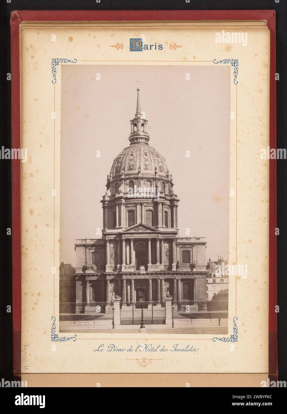 Vue de Hôtel des Invalides à Paris, Anonyme, 1885 - 1900 photographie cette photo fait partie d'un album. Support photographique Paris. Impression d'albumine en carton Hôpital Hôtel invalide Banque D'Images