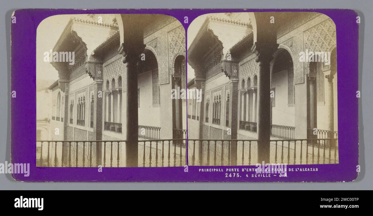 Vue de l'entrée principale de l'Alcazar à Séville, Jean Andrieu, 1862 - 1876 stéréographie Sevilla carton. Support photographique porte d'impression albumen, entrée Reales Alcázares Banque D'Images