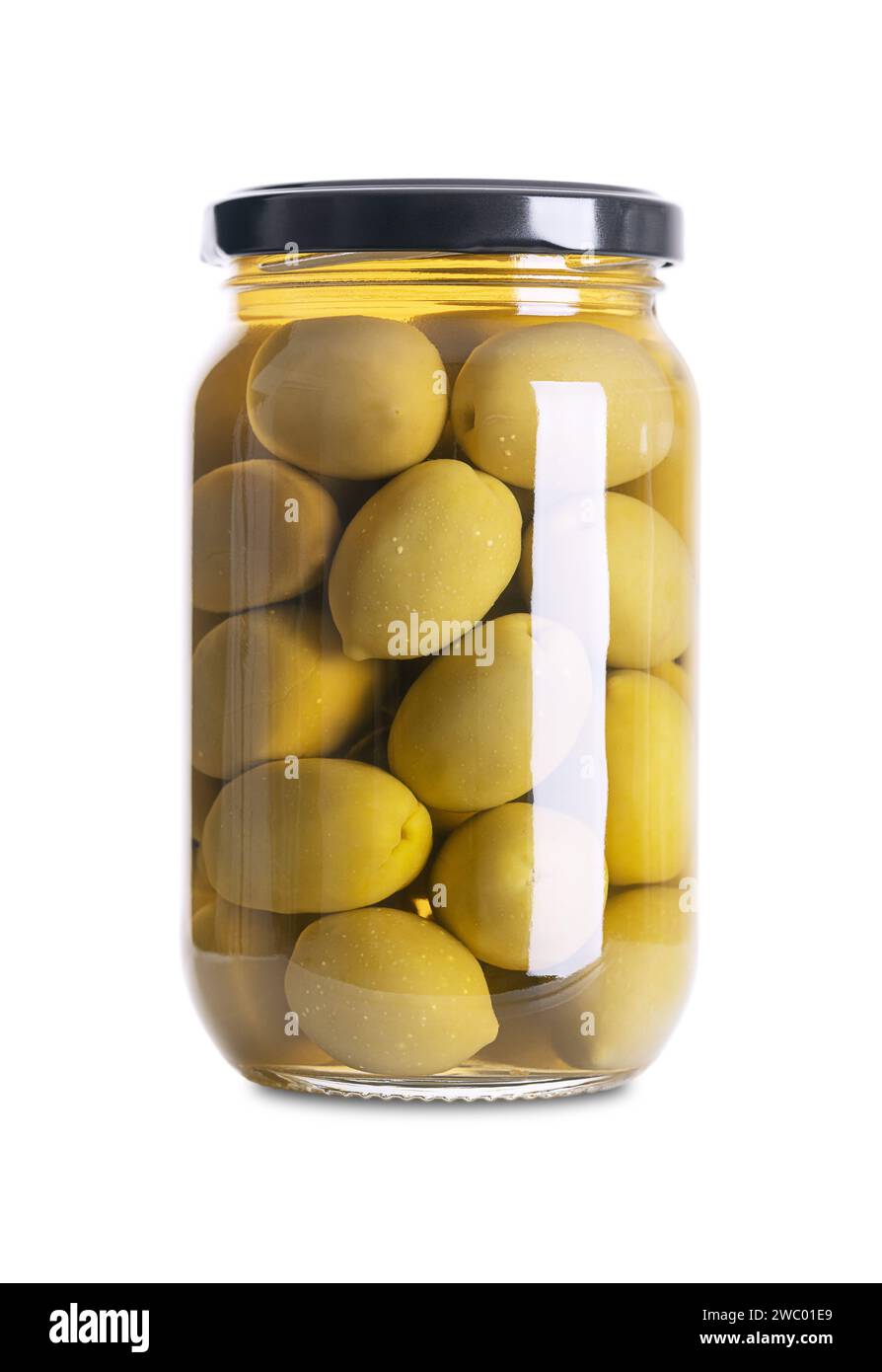 Olives vertes avec fosse, marinées entières, grandes olives de table grecques, dans un bocal en verre avec bouchon à vis. Fruits entiers, cueillis quand ils ne sont pas encore mûrs. Banque D'Images