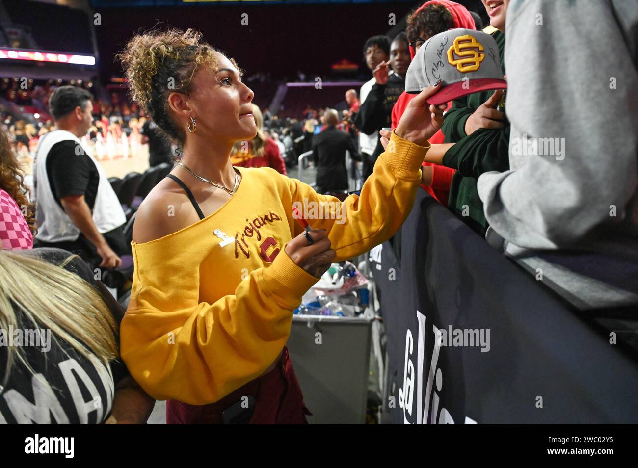 La joueuse de soccer professionnelle américaine Trinity Rodman après un match de basket-ball de la NCAA, jeudi 9 novembre 2023, à Los Angeles. Les chevaux de Troie de l'USC ont battu les Bakersfield 85-59. (Dylan Stewart/image du sport) Banque D'Images