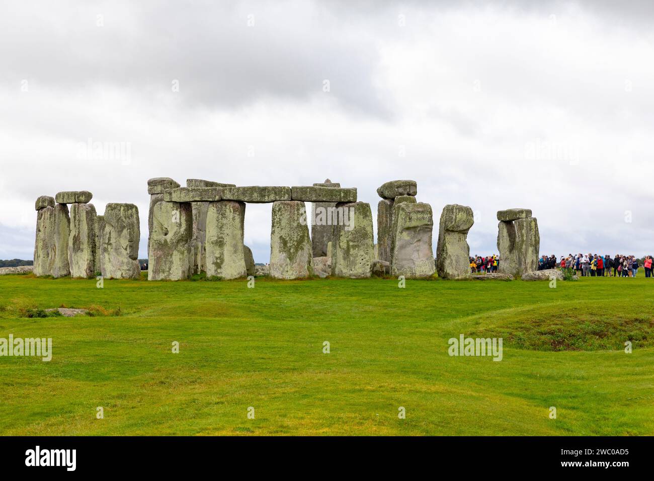 Monument du cercle de pierre de Stonehenge sur la plaine de salisbury dans le Wiltshire, automne 2023, monument préhistorique et centre des visiteurs, Angleterre, Royaume-Uni, 2023 Banque D'Images