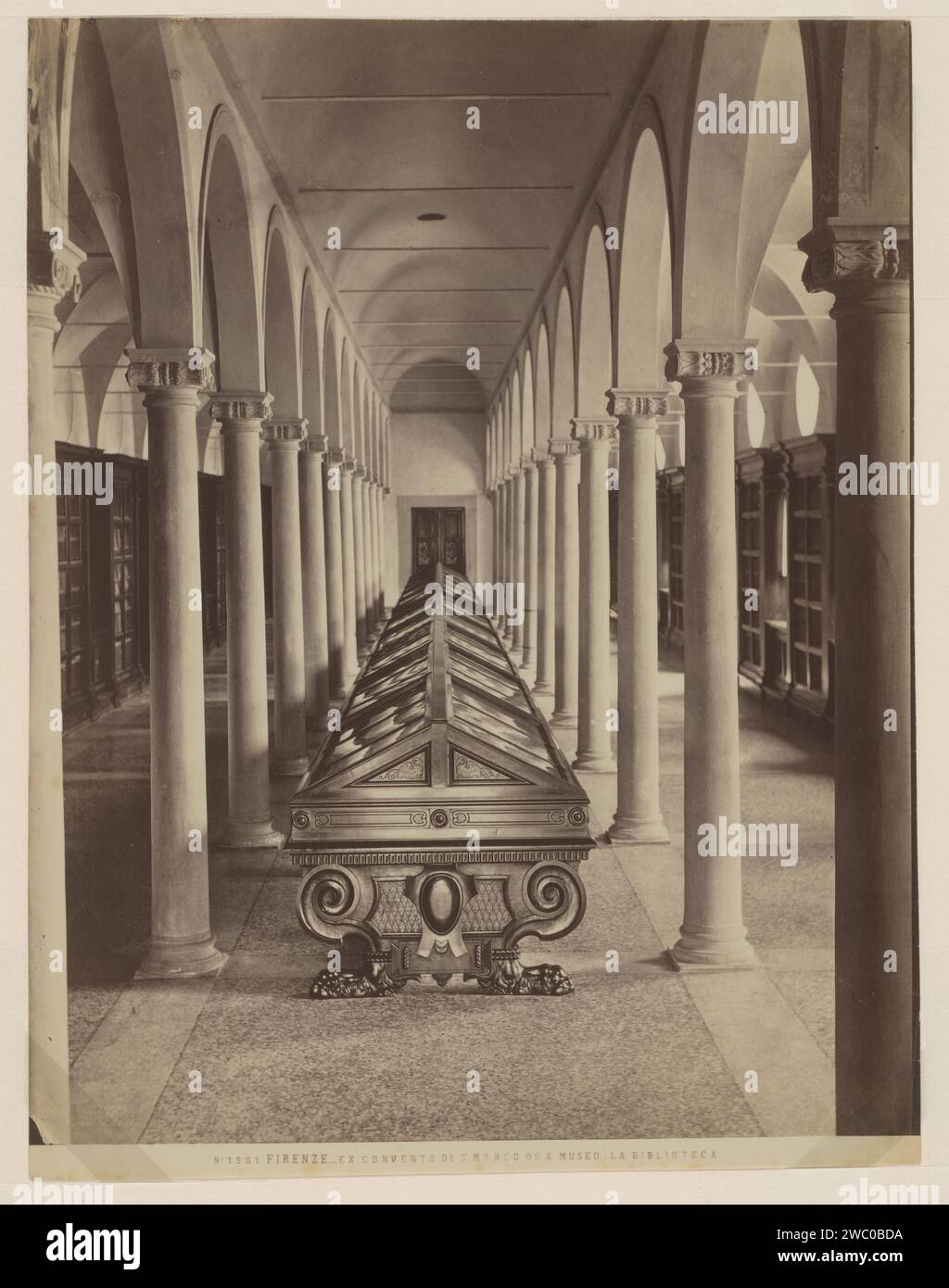 Intérieur de la bibliothèque du Museo di San Marco à Florence, Italie, Fratelli Alinari, 1857 - 1900 photographie Florence papier albumen print bibliothèque publique Musée San Marco Banque D'Images