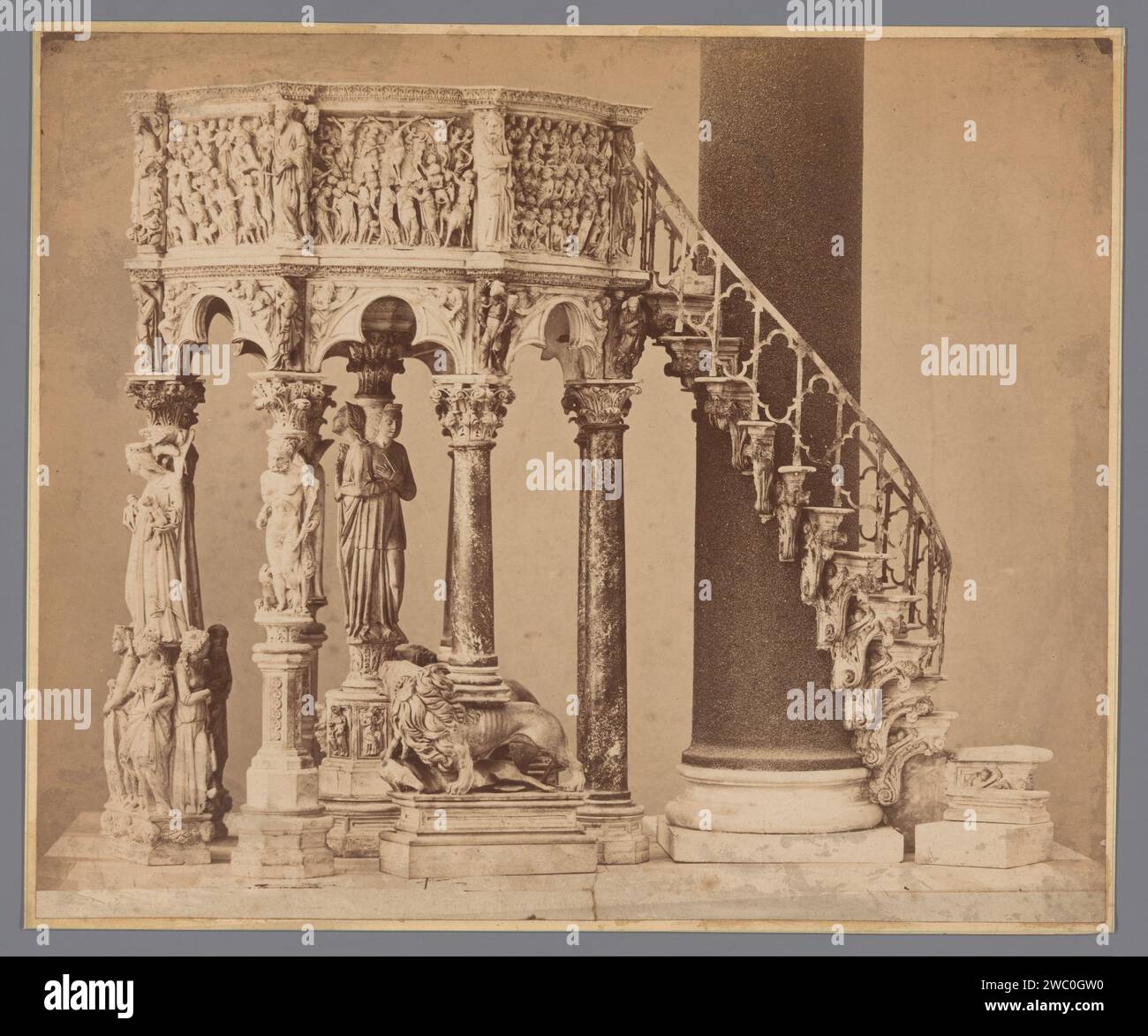 Sermon dans le Dom de Pise, Anonyme, d'après Giovanni Pisano, 1851 - 1900 photographie papier de Pise. Chaire d'impression d'albumen en carton, ambo, choeur Dom Banque D'Images