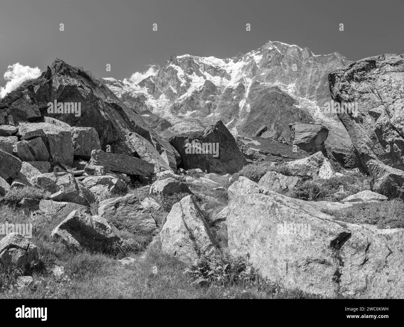 Les paks de Monte Rosa et Punta Gnifetti - vallée de Valle Anzasca. Banque D'Images